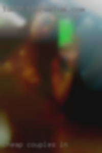 cheap couples in IA date with horny girl