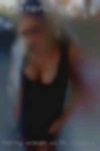 horny woman with couple swap a very big pussy